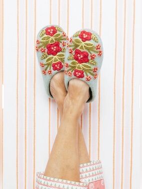 French Knot 100%  Wool Leather Sole Secret Garden Slippers Size Large NWT Teal